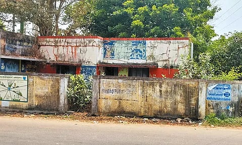 திருவாலங்காடு அருகே ஊராட்சி மன்ற அலுவலக கட்டிடம் கட்டி தர வேண்டும் - பொதுமக்கள் கோரிக்கை