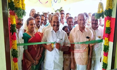 ரூ.25 லட்சம் செலவில் புதிய ரேஷன் கடை- கலையரங்கம்; முன்னாள் அமைச்சர் கடம்பூர் ராஜூ திறந்து வைத்தார்