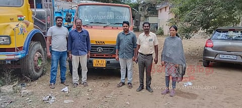 மண் கடத்திய மினி லாரி பறிமுதல்