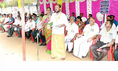 தொடக்கப் பள்ளி ஆசிரியர்கள் உண்ணாவிரத போராட்டம்