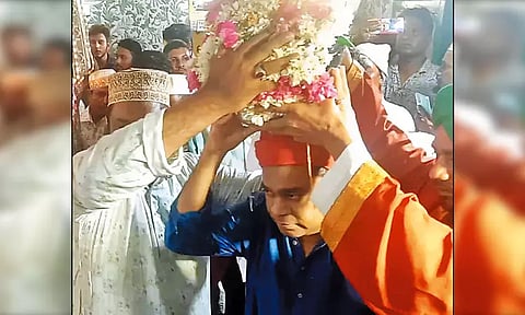 பரங்கிமலை தர்காவில் சந்தன குடம் சுமந்த ஏ.ஆர்.ரகுமான்