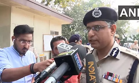 பாதயாத்திரையில் பெண்கள் பாலியல் பலாத்காரம் பற்றி பேச்சு; ராகுல் காந்தி வீட்டில் குவிந்த டெல்லி போலீசார்