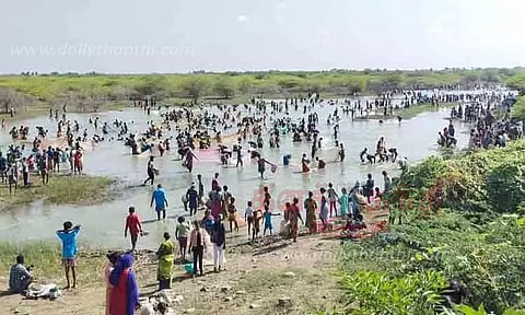 கண்மாயில் மீன்பிடி திருவிழா