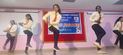 மாணவிகளுக்கு நடன போட்டிகள்