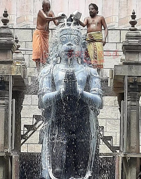 நாமக்கல் ஆஞ்சநேயருக்கு சிறப்பு அபிஷேகம்