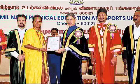 'சமூகத்துக்கு பயன் அளிக்கும் ஆராய்ச்சிகளை விளையாட்டு துறையில் மேற்கொள்ள வேண்டும்' மத்திய மந்திரி பேச்சு