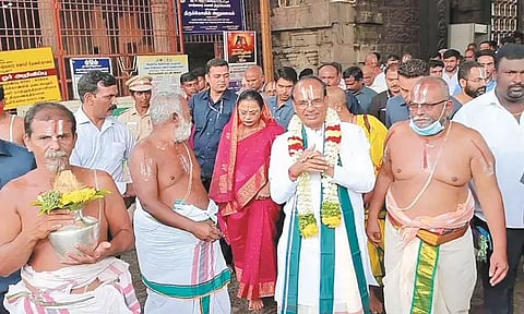 ஸ்ரீபெரும்புதூர் ஆதிகேசவ பெருமாள் கோவிலில் மத்தியபிரதேச முதல்-மந்திரி சாமி தரிசனம்