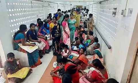 குறைதீர் முகாமில் குவிந்த மக்கள்