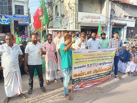 தொழிற்சங்கத்தினர் ஆர்ப்பாட்டம்