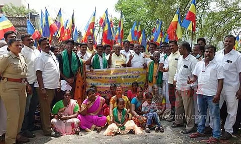 வனத்துறையை கண்டித்து பா.ம.க. ஆர்ப்பாட்டம்