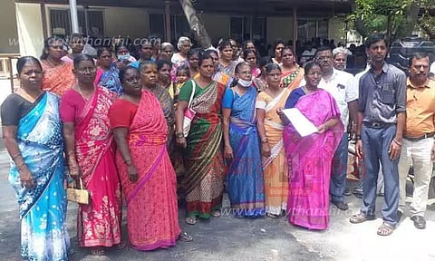 சுடுகாடு வசதி கேட்டு குறைதீர்வு கூட்டத்தில் பொதுமக்கள் மனு