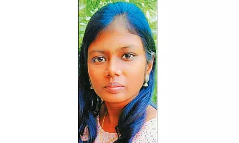 மொட்டை மாடியில் இருந்து தவறி விழுந்த பெண் என்ஜினீயர் பலி