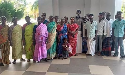 இலவச வீட்டுமனை பட்டா வழங்க வேண்டும் குறைகேட்பு கூட்டத்தில் 2 கிராம மக்கள் மனு