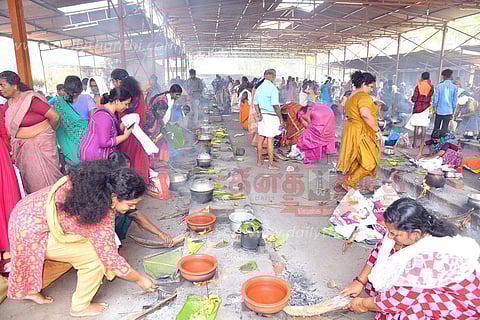 மண்டைக்காடு பகவதி அம்மன் கோவிலில் எட்டாம் கொடை விழாதிரளான பக்தர்கள் பங்கேற்பு