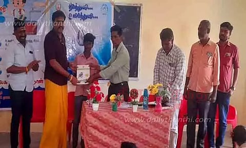 மாணவர்களுக்கு பரிசு