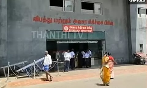 சேலத்தில் ஊர்காவல் படை பெண் காவலருக்கு கத்திக்குத்து - ஒருவர் கைது