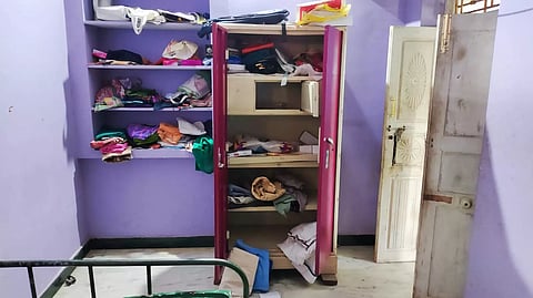 வீடுகளின் பூட்டை உடைத்து நகை-பணம் திருட்டு