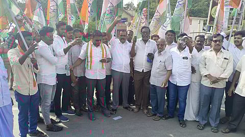 காங்கிரஸ் கட்சியினர் கண்டன ஆர்ப்பாட்டம்