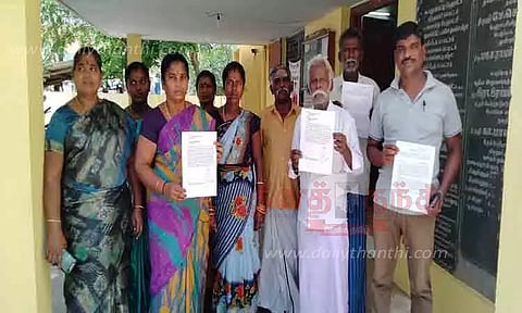 கூட்டத்தை புறக்கணித்து கவுன்சிலர்கள் வெளிநடப்பு