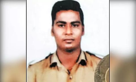 மழைக்காக ஒதுங்கி நின்றவருக்கு நேர்ந்த சோகம்: தாறுமாறாக ஓடிய அரசு விரைவு பஸ் மோதி போலீஸ்காரர் சாவு