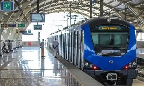 மெட்ரோ ரெயில் நிலையங்களில் பயண அட்டை இருந்தால் மட்டுமே வாகனங்களை நிறுத்த அனுமதி - மெட்ரோ நிர்வாகம் அறிவிப்பு