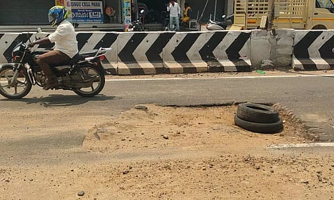 சேதமடைந்த சாலையால் வாகன ஓட்டிகள் அவதி