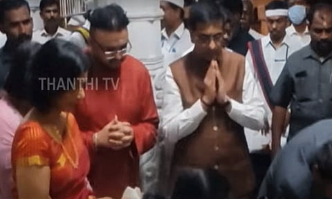 குடும்பத்தினருடன் மீனாட்சி அம்மனை தரிசனம் செய்தார் சுப்ரீம் கோர்ட்டு தலைமை நீதிபதி சந்திரசூட்