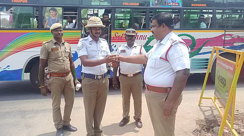 போக்குவரத்து போலீசாருக்கு தொப்பி- மோர்