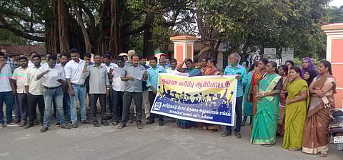 கிராம நிர்வாக அலுவலர்கள் ஆர்ப்பாட்டம்