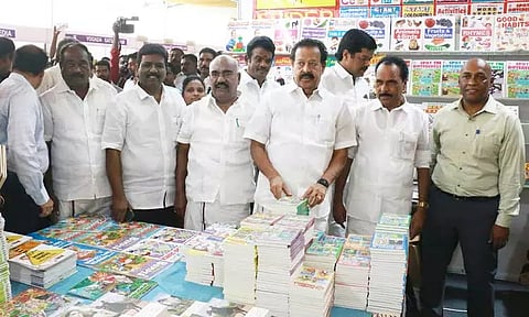 பொதுஅறிவு புத்தகங்களை படித்தால் போட்டித்தேர்வுகளில் எளிதில் வெற்றி பெறலாம்