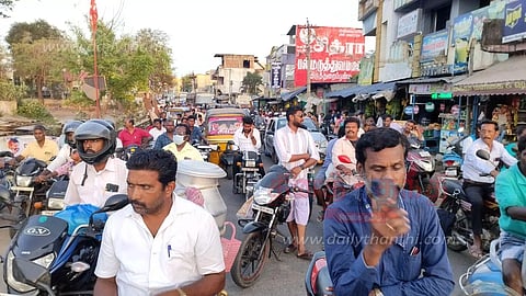 திருத்துறைப்பூண்டியில் ரெயில்வே மேம்பாலம் கட்டித்தர வேண்டும்