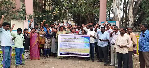 கிராம நிர்வாக அலுவலர்கள் ஆர்ப்பாட்டம்