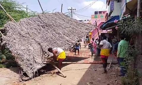 கோவில் திருவிழாவையொட்டி அகில்கரை பகுதியில் ஆக்கிரமிப்புகள் அகற்றம்