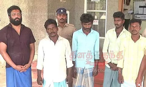 இலங்கையை சேர்ந்தவரை அழைத்து செல்ல முயன்ற ராமேசுவரத்தை சேர்ந்த 4 பேர் கைது