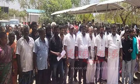 ஓட்டலில் இறந்த பெண்ணின் உடலை வாங்க மறுத்து உறவினர்கள் போராட்டம்