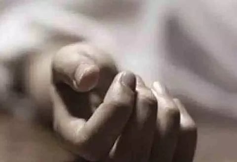 3-வது மாடியில் இருந்து குதித்து கல்லூரி மாணவி தற்கொலை