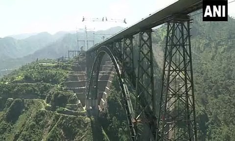 காஷ்மீரில் உலகின் மிக உயரமான ரெயில்வே பாலம் - விரைவில் பயன்பாட்டிற்கு வரும் என தகவல்