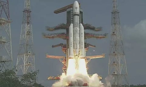 'எல்.வி.எம்-3' ராக்கெட் வெற்றிகரமாக விண்ணில் நிலைநிறுத்தப்பட்டது - இஸ்ரோ தலைவர் தகவல்