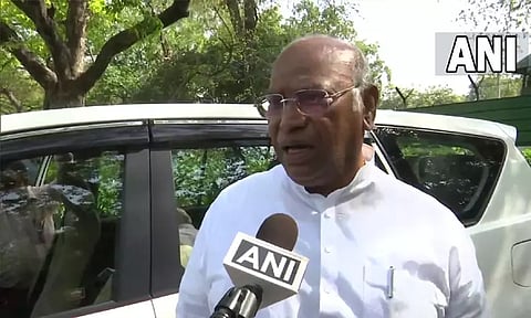 ராகுல் காந்தி நாட்டுக்காக போராடுகிறார்; எங்களது உண்ணாவிரத போராட்டம் தொடரும்: கார்கே பேட்டி