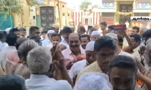 சிவன் கோவில் குடமுழுக்கில் நெகிழ்ச்சி சம்பவம்.. சீர் கொண்டு வந்த இஸ்லாமியர்கள், கிறிஸ்தவர்கள்