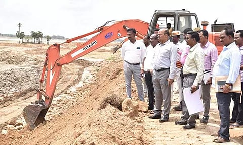 குறிஞ்சிப்பாடி பெருமாள் ஏரி தூர்வாரும் பணி கலெக்டர் ஆய்வு