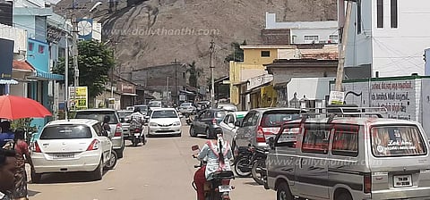 ஆஞ்சநேயர் கோவிலில் 'வாகனம் நிறுத்துமிடம்' ஏற்படுத்தப்படுமா?