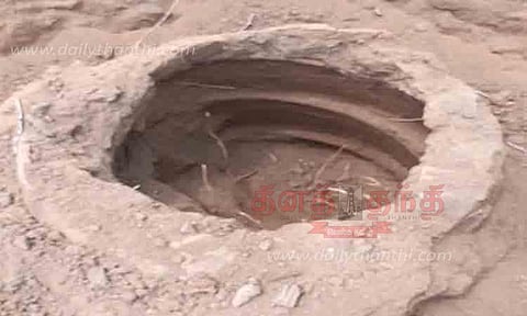 திருப்பாச்சேத்தி கண்மாயில் தென்பட்ட உறைகிணறு