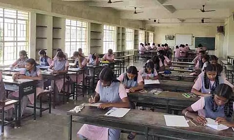 10ம் வகுப்பு பொதுத்தேர்வு: இன்று முதல் ஹால் டிக்கெட் பதிவிறக்கலாம் - அரசுத் தேர்வுகள் இயக்ககம்