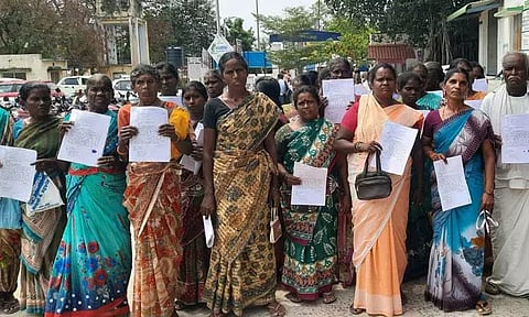 வீட்டுமனை பட்டா வழங்க வேண்டும் கலெக்டாடம் களமருதூர் கிராம மக்கள் மனு