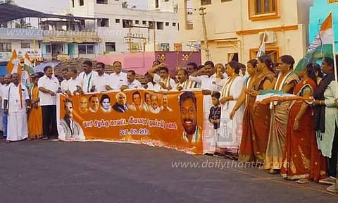 மீனவர் காங்கிரசார் ஆர்ப்பாட்டம்