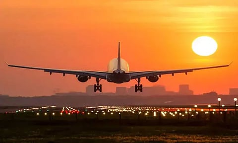 நடுவானில் பயணிக்கு திடீர் நெஞ்சு வலி - சென்னையில் விமானம் அவரசமாக தரையிறக்கம்