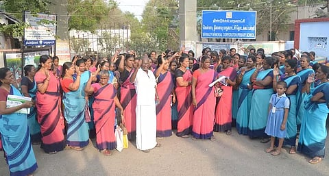 திண்டுக்கல் உள்பட 15 இடங்களில் அங்கன்வாடி ஊழியர்கள் ஆர்ப்பாட்டம்