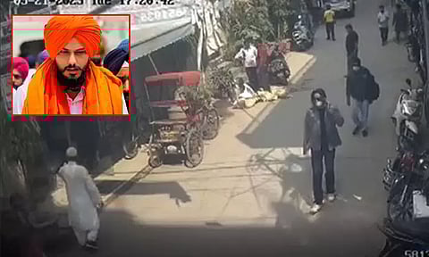 ஜீன்ஸ் உடை, முக கவசம்,,, தலைப்பாகை இன்றி டெல்லியில் சுற்றி திரிந்த அம்ரித்பால் சிங்