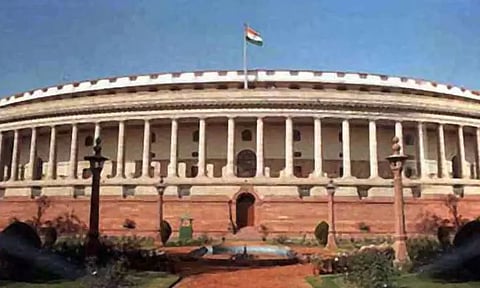 சமஸ்கிருதத்தை அலுவல் மொழி ஆக்கும் திட்டம் இல்லை; மக்களவையில் மத்திய அரசு விளக்கம்